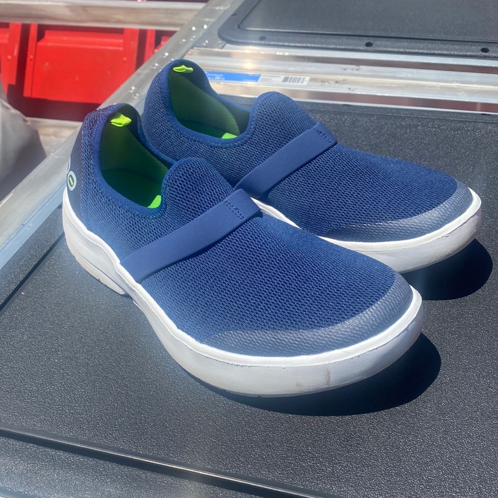 Navy Oofos, size 10